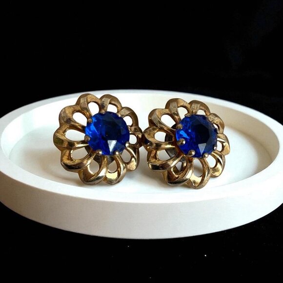 Vintage Gold-Tone Flower Screw Back Earrings with Blue Glass Rhinestones - Picture 1 of 5